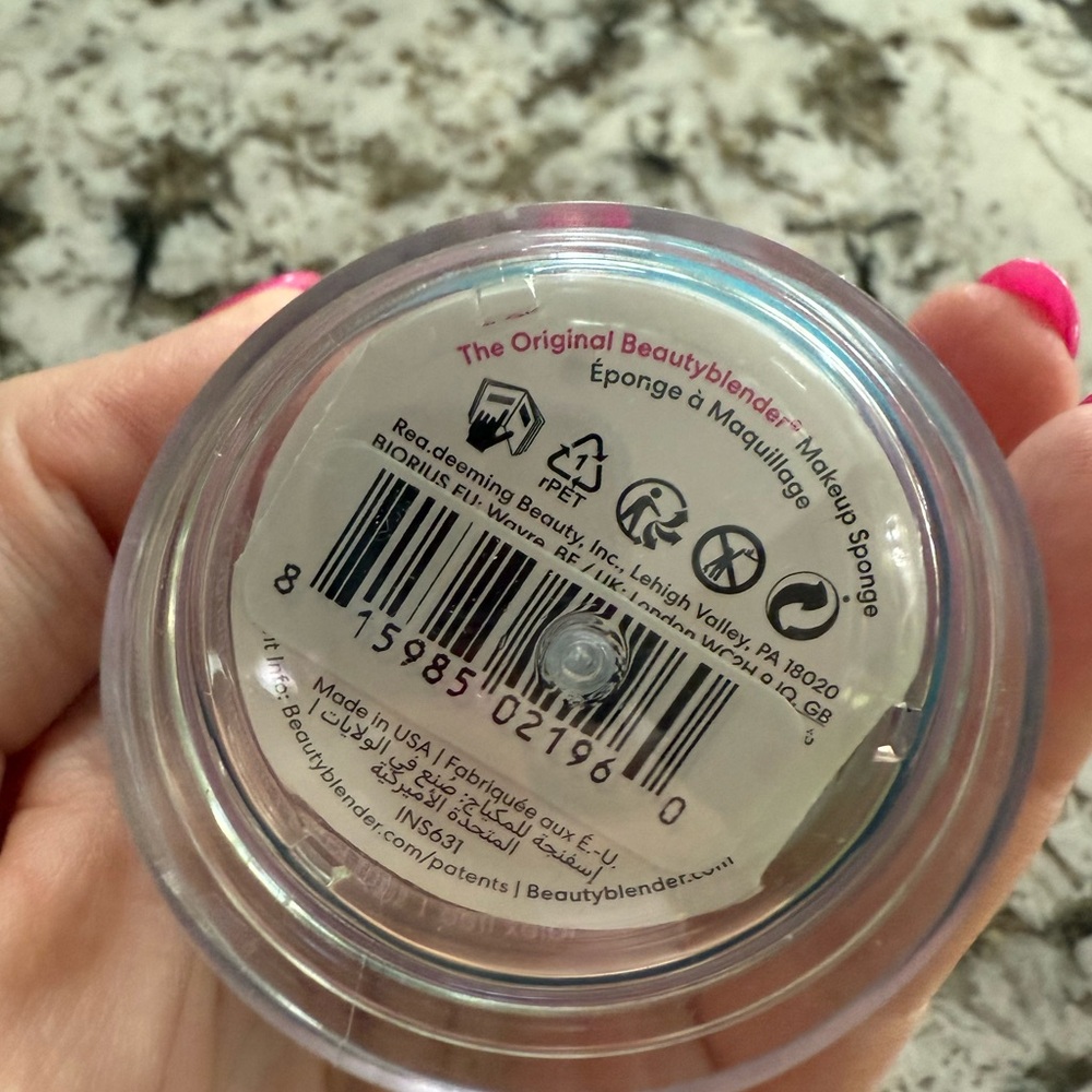 New! Beautyblender Sponge - Picture 2 of 2
